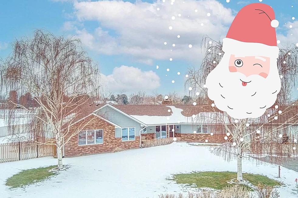 You Better Really Love Christmas if You Buy this Twin Falls House