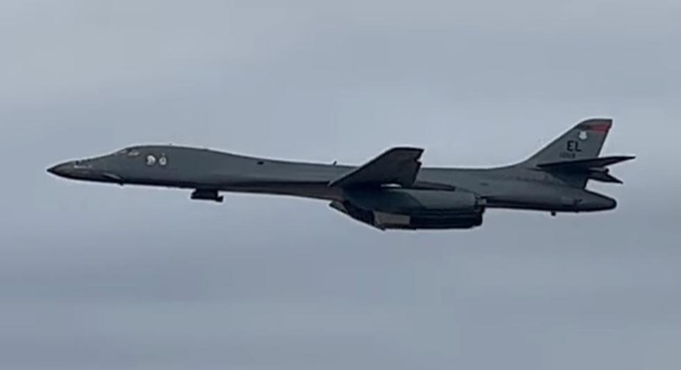 WATCH A B-1B Do Touch-And-Go's at The Casper Airport