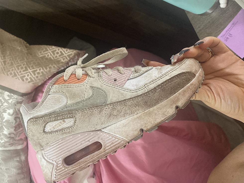 Tuscaloosa, Alabama Mom Finds Daughter’s Filthy Sneakers After 3 Days of School