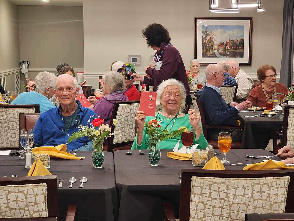Tuscaloosa High School Group Spreads Love to Seniors On V-Day