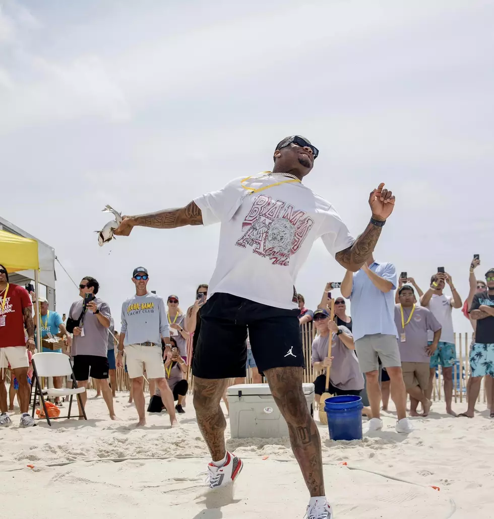 [Pics] Crimson Tide Athletes Participate In Mullet Toss