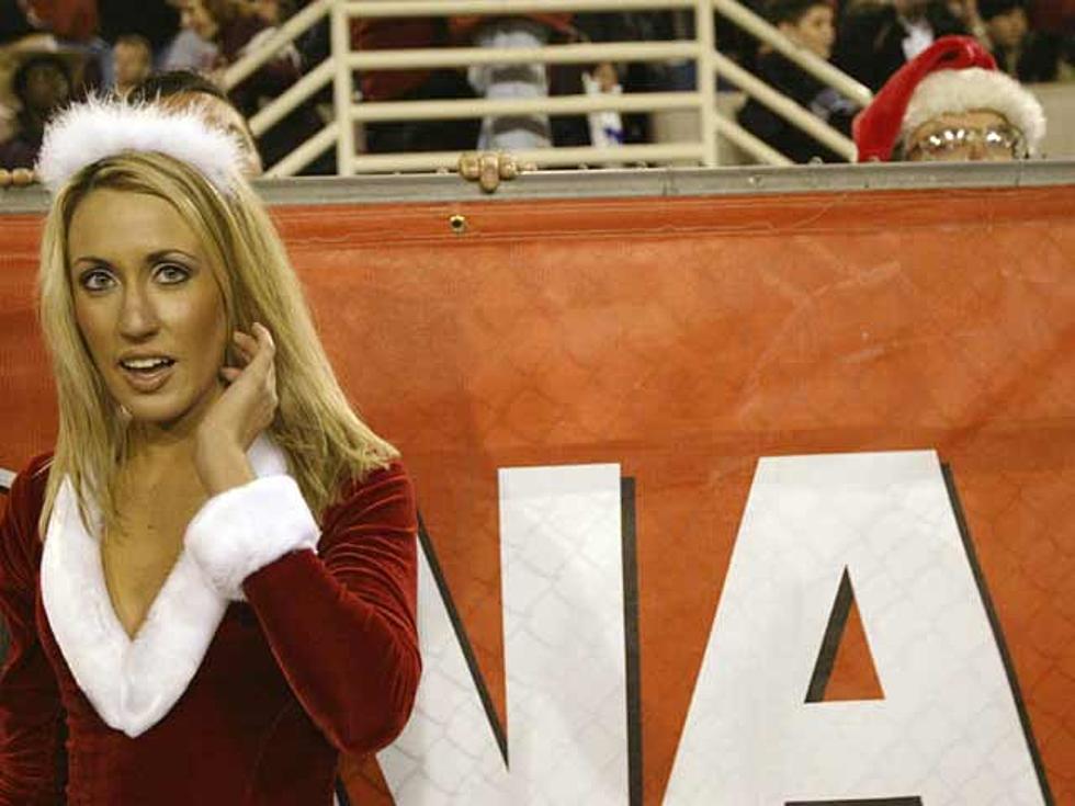 14 Outrageous Thoughts Running Through This ‘Peeping Santa’s’ Head