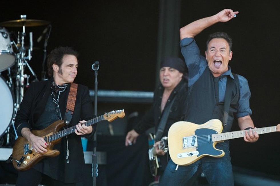 Bruce Springsteen Ends Isle of Wight Set with ‘Twist and Shout’