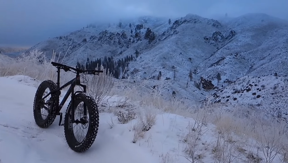 Guy Takes Amazing 31-Mile Snowy Bike Ride Through Idaho Mountains (WATCH)