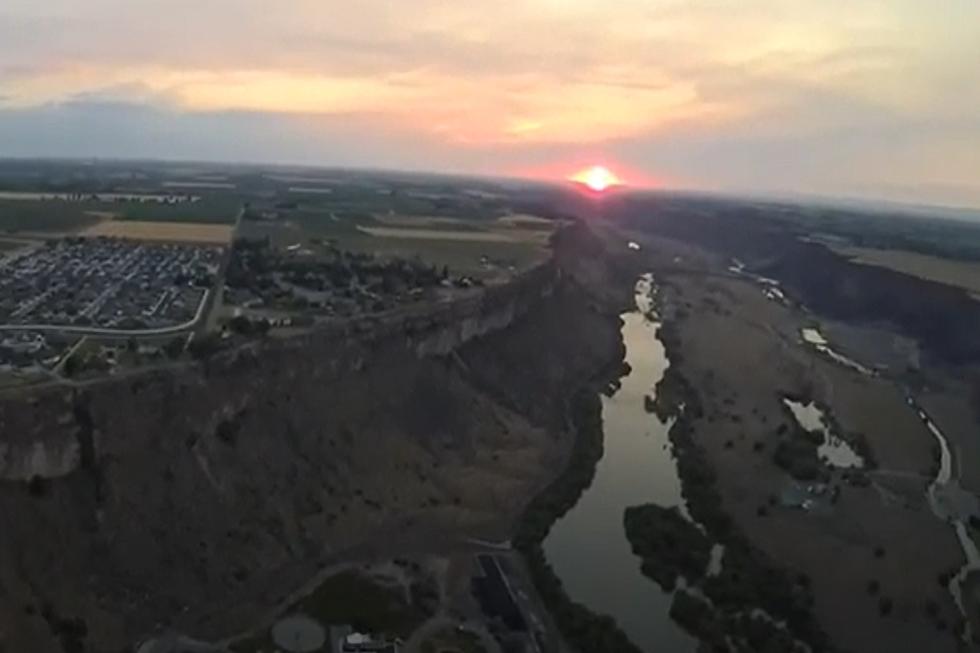 VIDEO: Powered Paraglider Flies Under Perrine Bridge At Sunset