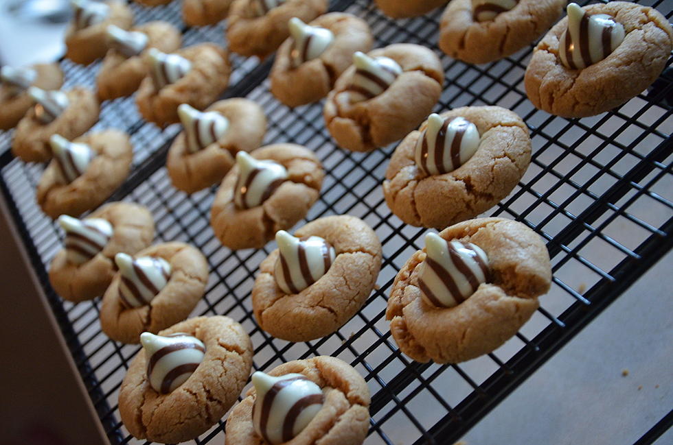 How To Make Taste Of Home’s Easy Peanut Butter Cookie Recipe [VIDEO]