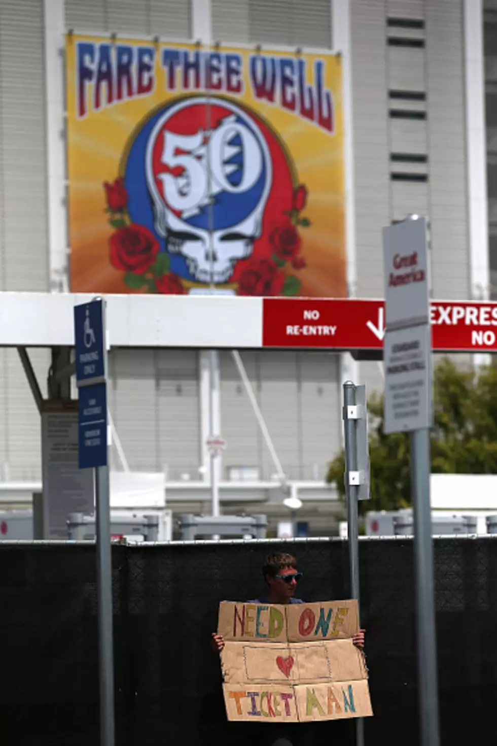Grateful Dead Fan Launches Petition For Band to Play Super Bowl Halftime Show