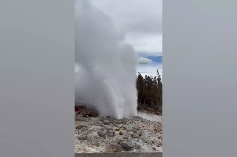 Watch a Massive Eruption from Yellowstone’s Steamboat Geyser