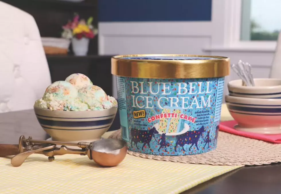 ¡Feliz Cuarentena! Blue Bell lanza nuevo sabor es pastel de confetti.