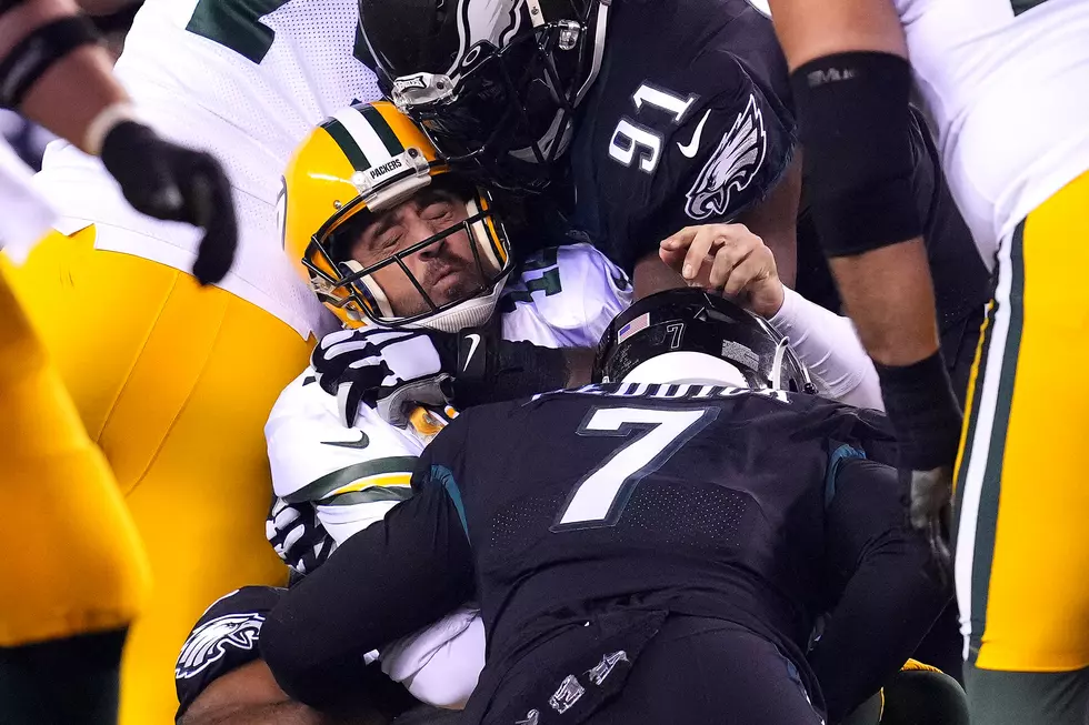 Aaron Rodgers Injures Ribs In Packers’ Loss To Eagles