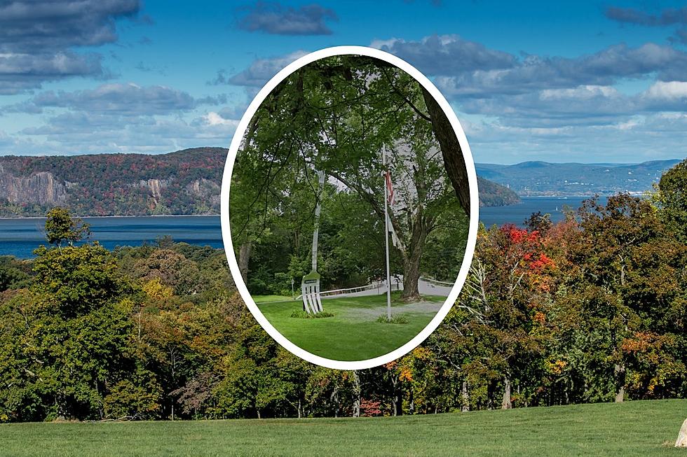 Where is the Hudson Valley&#8217;s Largest Fork in the Road Attraction?
