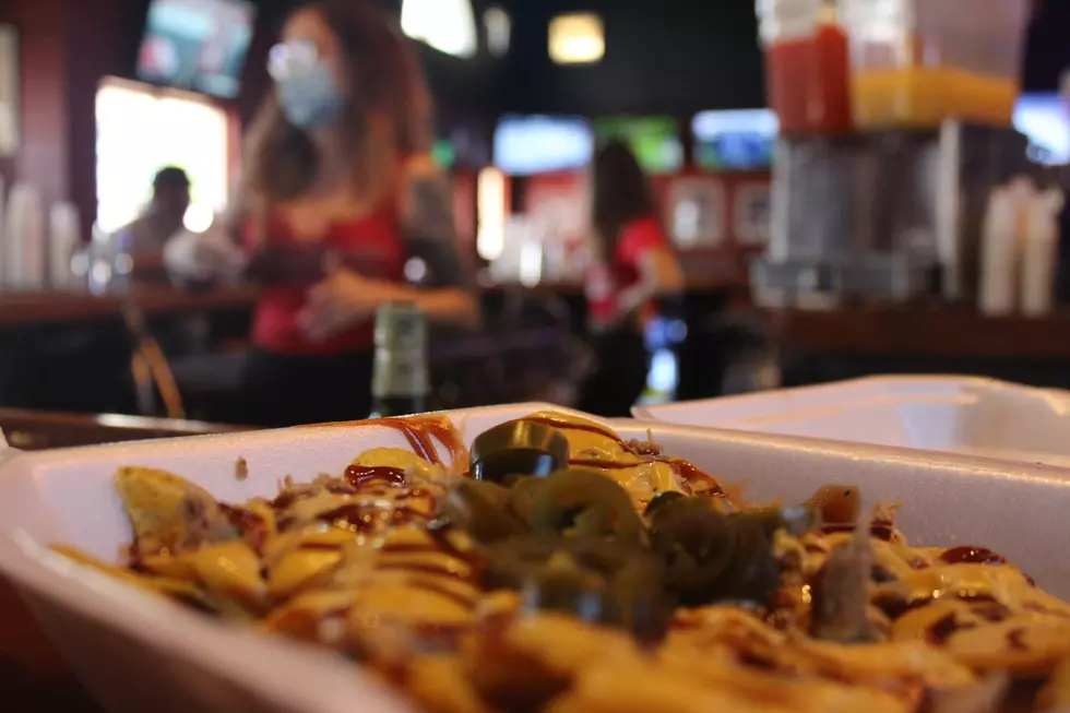 The Strip’s Iconic Houndsooth Sports Bar Adds Robust Food Menu