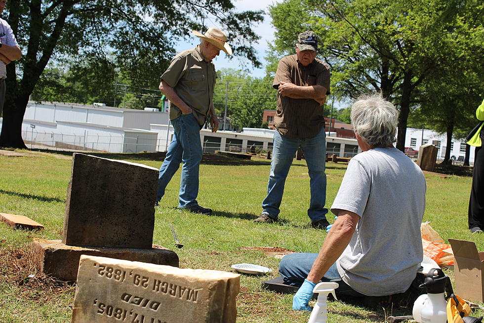 Volunteers Clean Up Tuscaloosa’s Oldest Cemetery