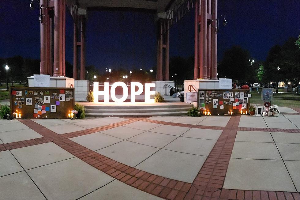 Light Memorial Creates Touching Tribute to COVID-19 Casualties in Tuscaloosa, Alabama