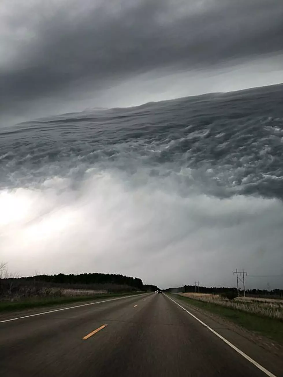 Rare Cloud Formation Called &#8216;End of the World Sky&#8217; Captured over Minnesota