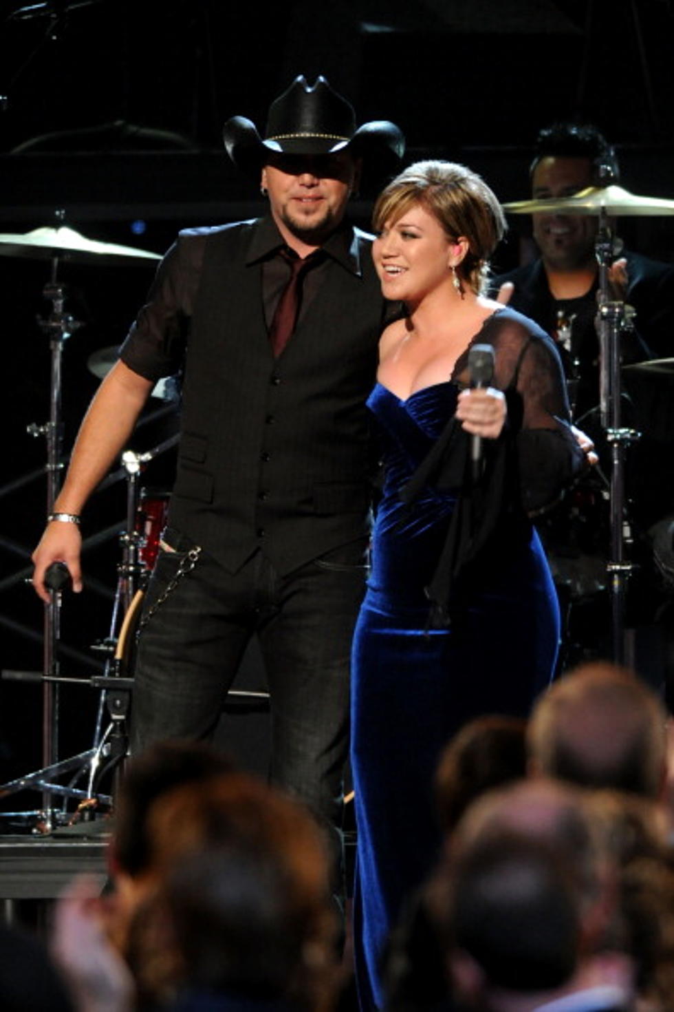 Time is Running Out to Enter to Win a Trip to See Jason Aldean + Kelly Clarkson in Chicago!