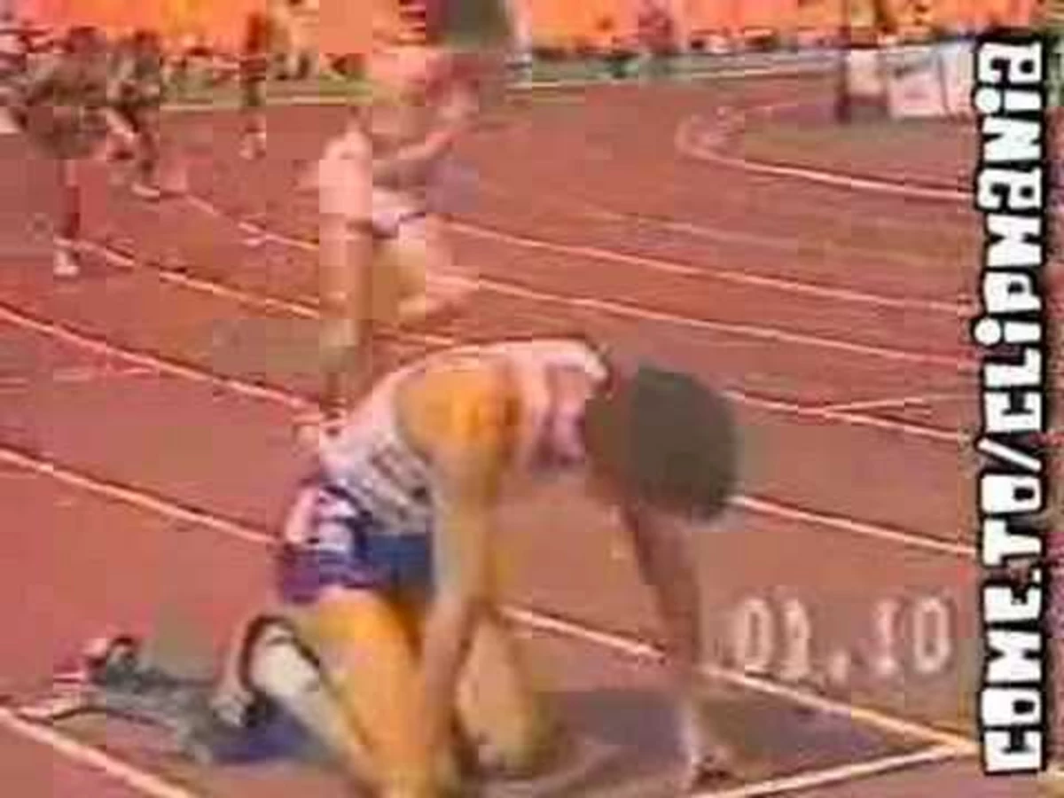 Failed runners. Фейлы в спорте. Низкий старт гиф. Бегун старте гиф. Gif бегуны на старте.