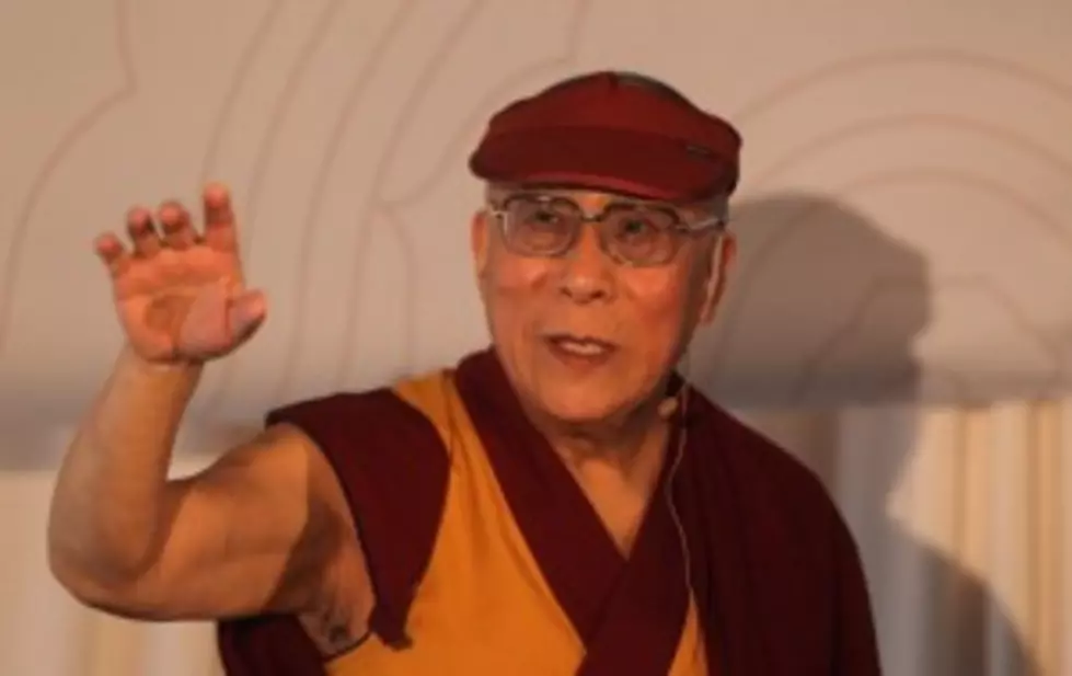 Reporter&#8217;s Joke With Dalai Lama Bombs!!! [VIDEO]