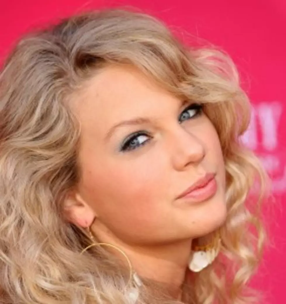 Taylor Swift&#8217;s Spectacular Cowboy Boots and High Heels [PHOTOS]