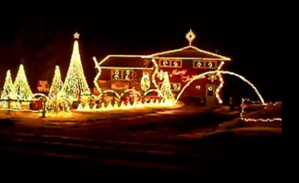 Extreme Holiday Light Displays [VIDEO]