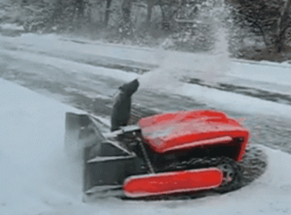 The Latest Winter Gadget: A Remote Controlled Snowblower [VIDEO]