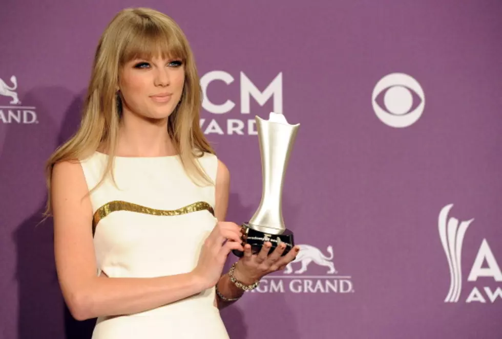 Taylor Swift Takes Boyfriend to Meet Parents, Hosts Webchat Tonight [PICTURE]
