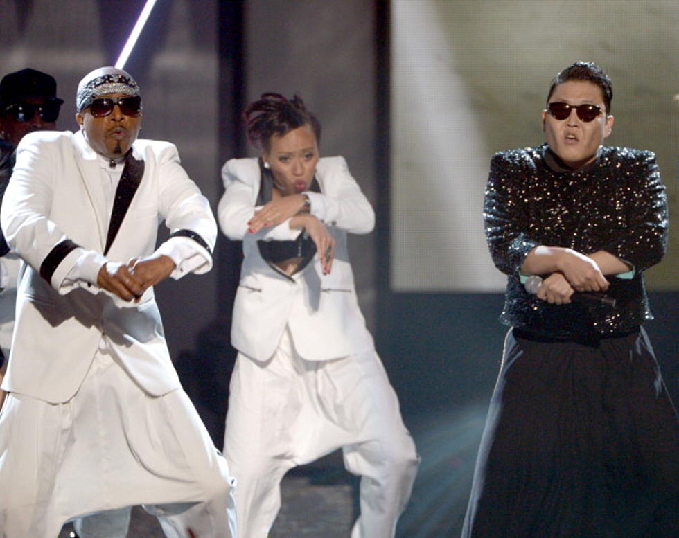 AMAs Performance Of The Night: Psy, MC Hammer “Gangnam Style” Mash-Up! [VIDEO]