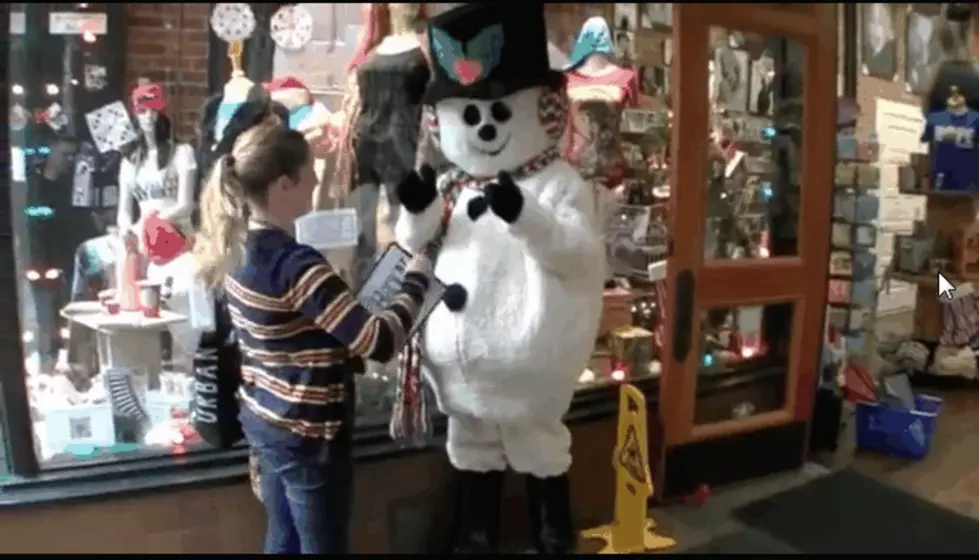 Snowman Scare Prank [VIDEO]