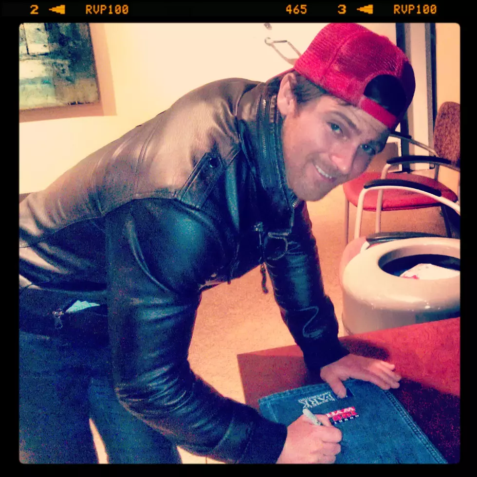 Kip Moore, Greg Bates, Maggie Rose Sign Toby&#8217;s Jeans For Roswell Park [PICTURES]