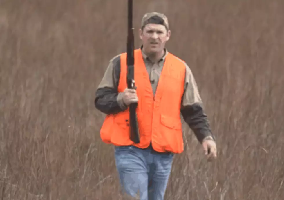 Hunter Catches Bird With Bare Hand [VIDEO]