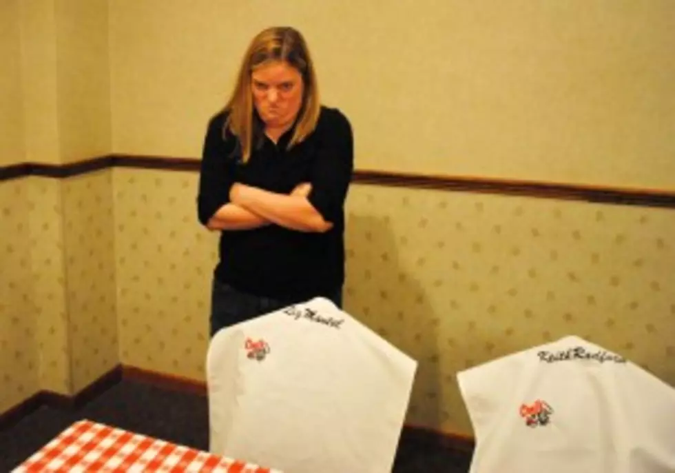 Liz Competes In Chef&#8217;s Media Meatball Eating Contest [VIDEO]