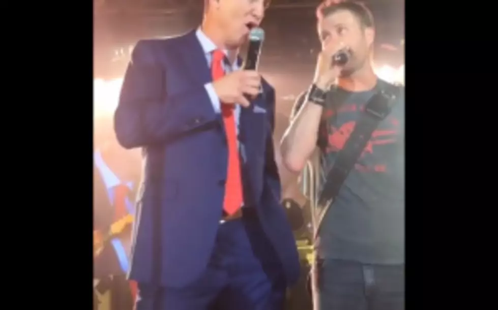 Peyton Manning Sings &#8216;Folsom Prison Blues&#8217; With #ToyotaTOC Star Dierks Bentley [VIDEO]
