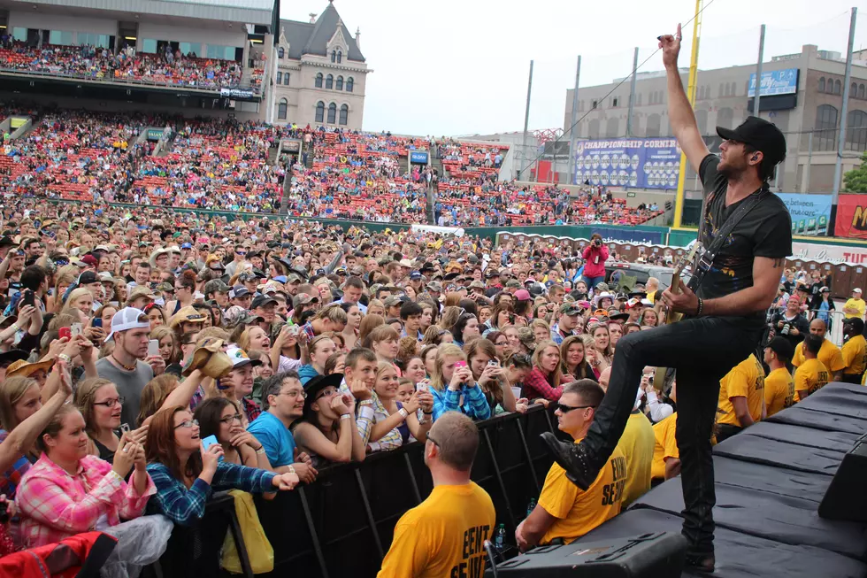 Canaan Smith Pumps Up the Crowd at Buffalo&#8217;s Taste of Country [PHOTOS]