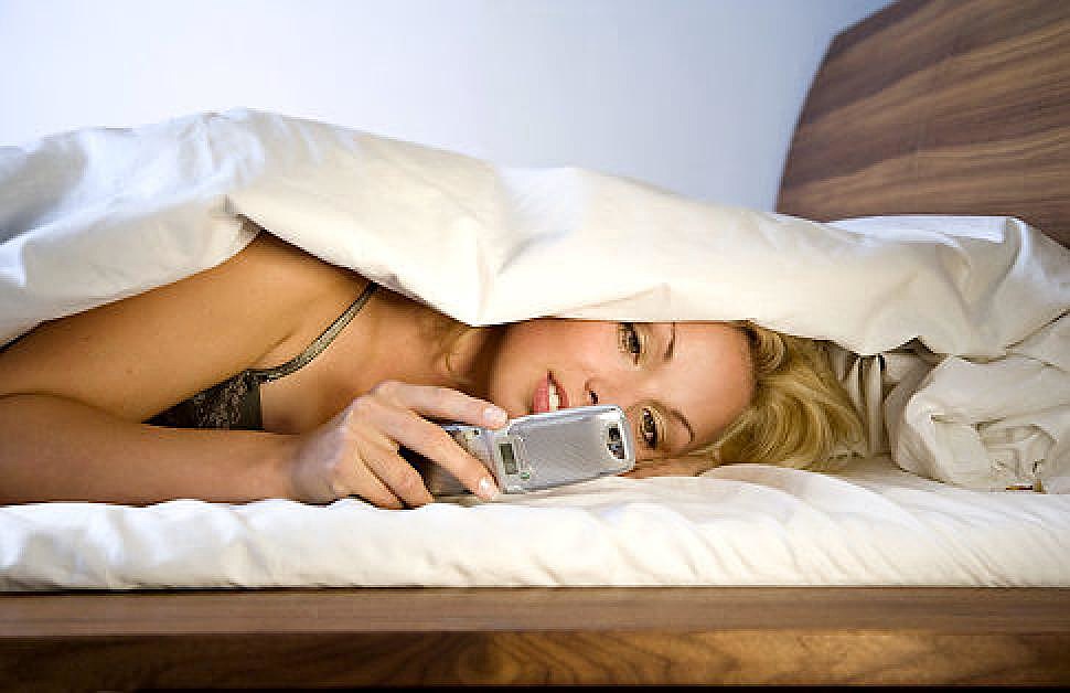 Don’t Sleep by Your Phone! Pillow Starts on Fire From Cell Phone [VIDEO]