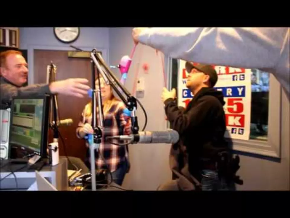 LOL! Justin Moore + a Frozen Fishing Rod = Burst of &#8216;Do You Want to Build a Snowman&#8217;