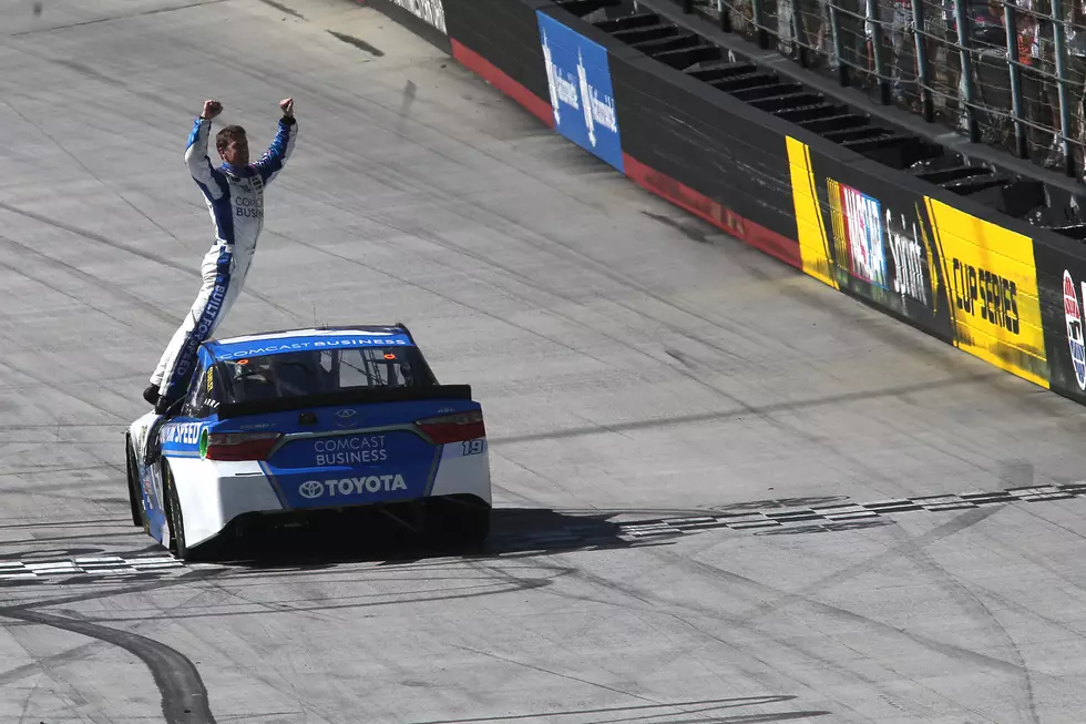 Carl Edwards Dominates at Bristol Motor Speedway