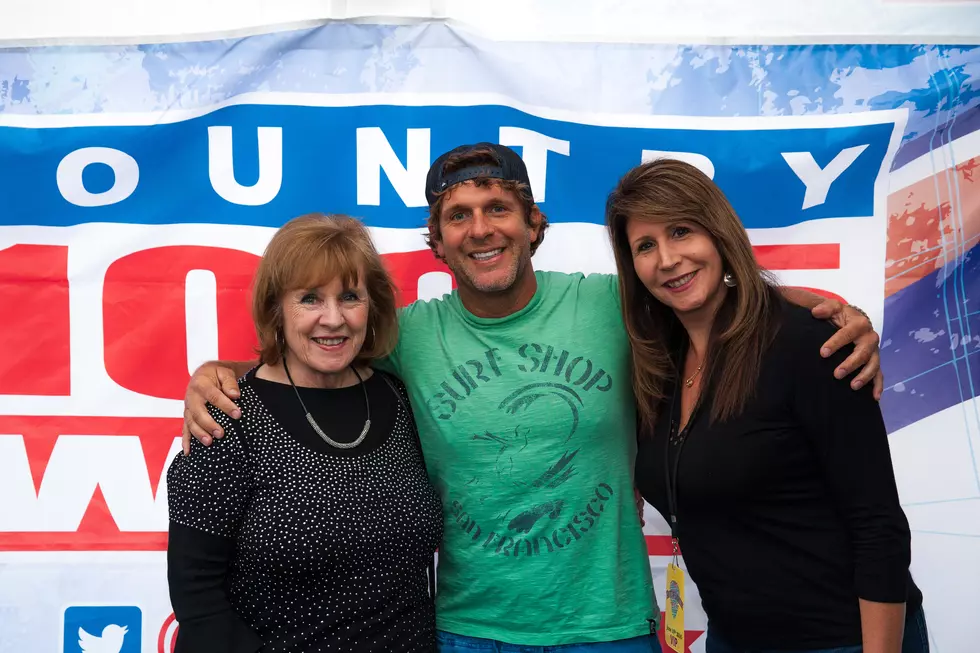 Billy Currington Hangs With Buffalo Fans Backstage