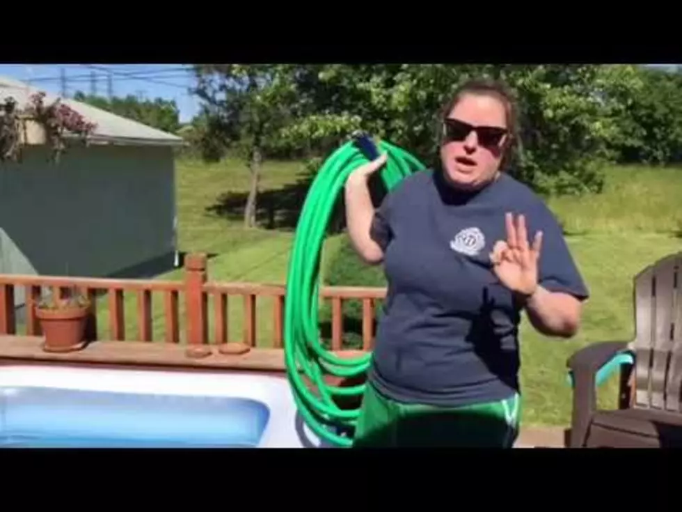 Liz Tries to Empty Her Pool With a Method Found on the Internet [VIDEO]