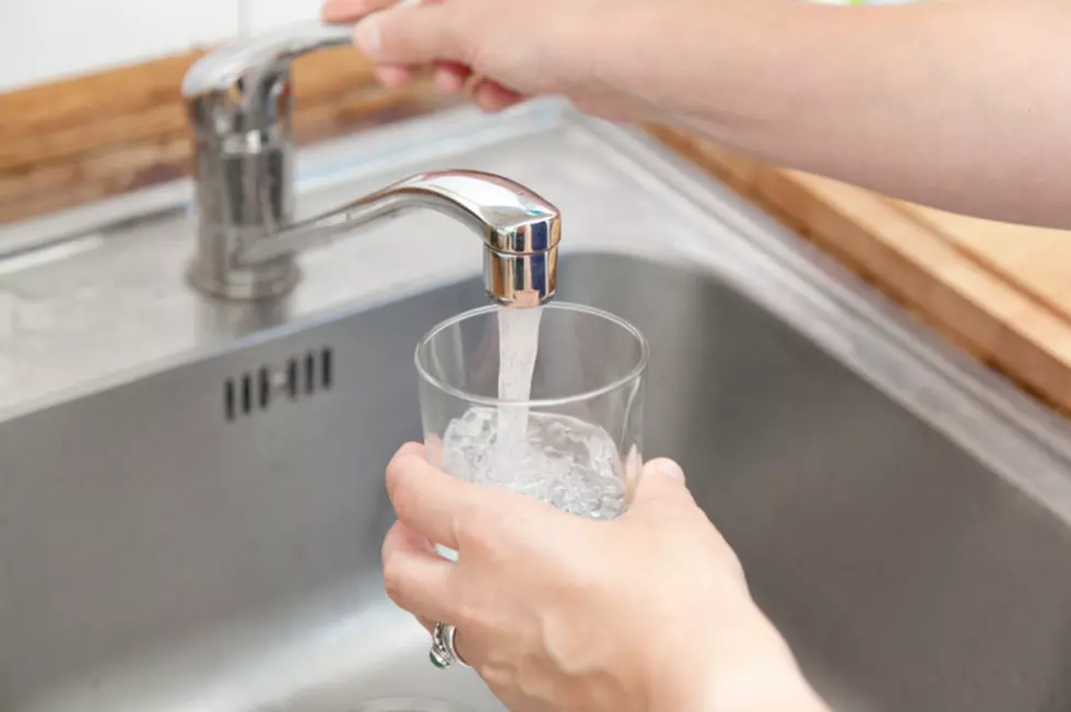 The Perfect Way To Fill Your Ice Cube Tray With Water