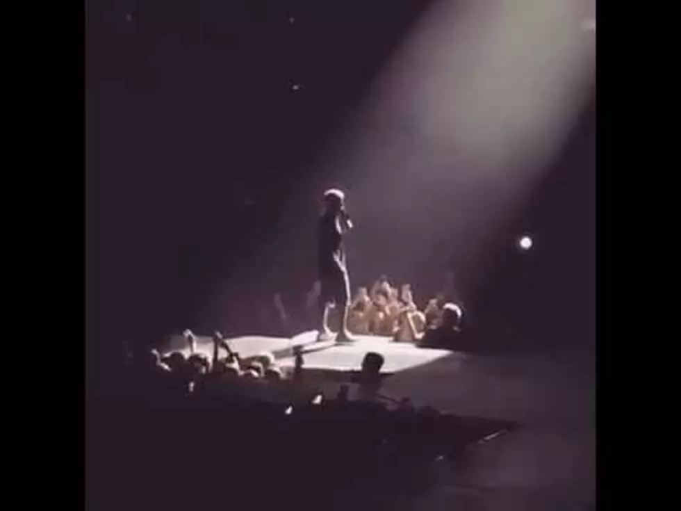 Awkward Moment on Stage in Buffalo, NY for Justin Bieber [VIDEO]
