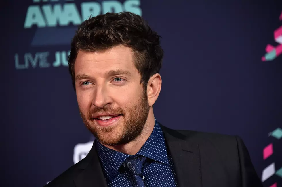 Brett Eldredge Finds HUGE Snake In His Toilet