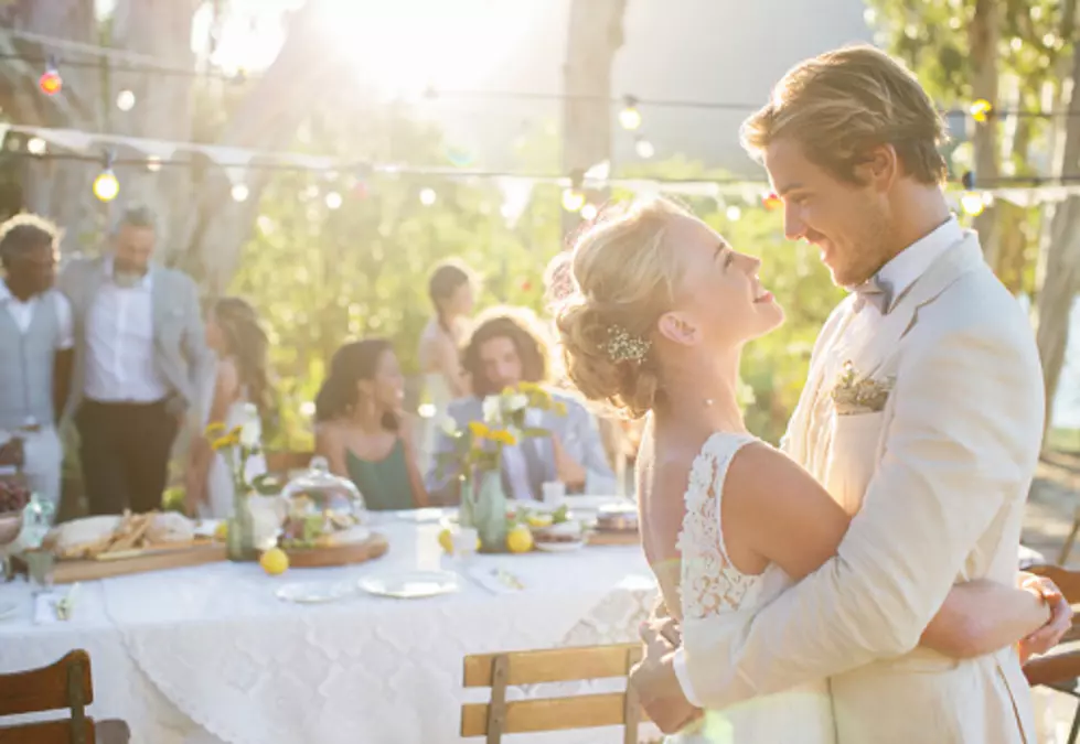 7 Things Nobody Does At Weddings Anymore&#8211;Don&#8217;t Do These