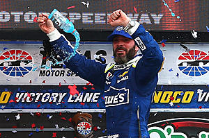 Jimmie Johnson Wins His 7th at Texas Motor Speedway
