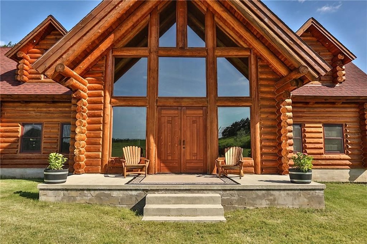 Dream Log Cabin For Sale in Canandaigua,NY [PHOTOS]