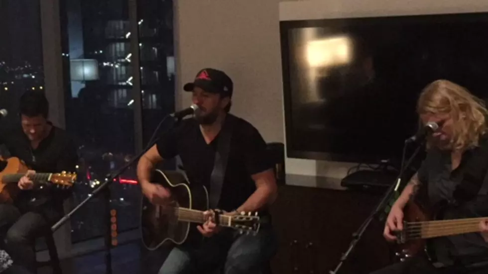 Luke Bryan Plays Private Show at Country Radio Seminar in Nashville [VIDEO]