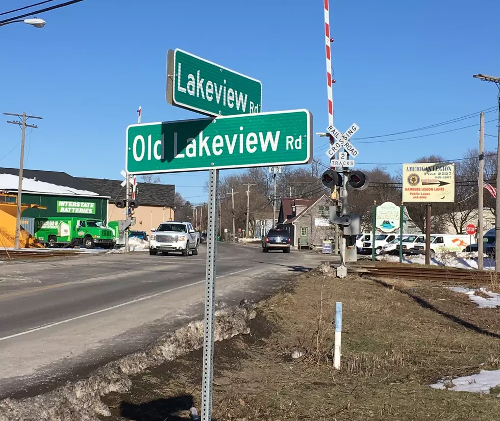 WATCH: Lakeview Rd Pothole Sign Says It All For Residents