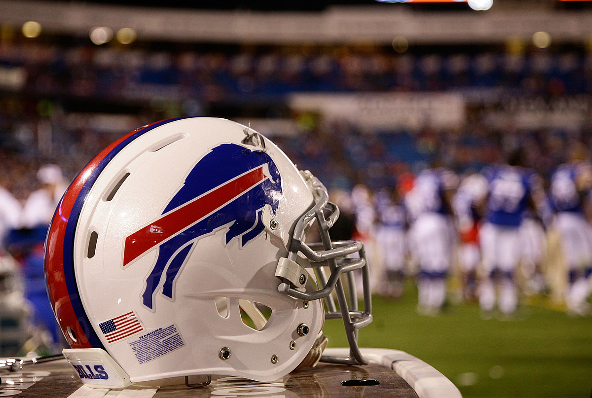 Bills give away O.J. Simpson's 32 jersey to Senorise Perry