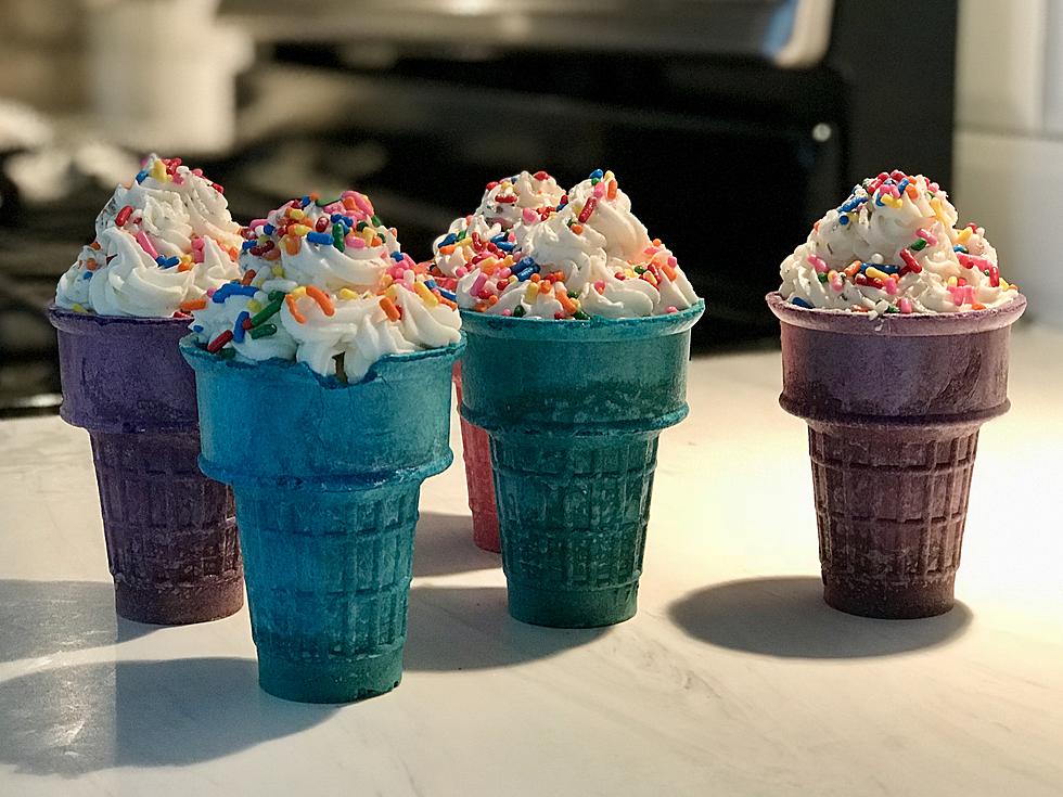 4th of July Dessert Idea - Ice Cream Cone Cupcakes