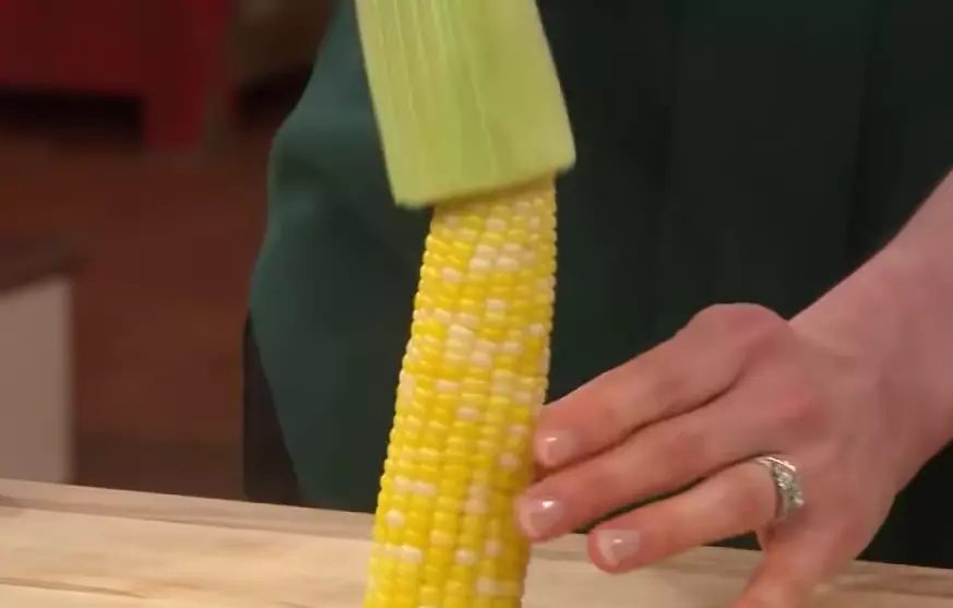 The Easiest Way To Shuck Corn   Schuck Corn 