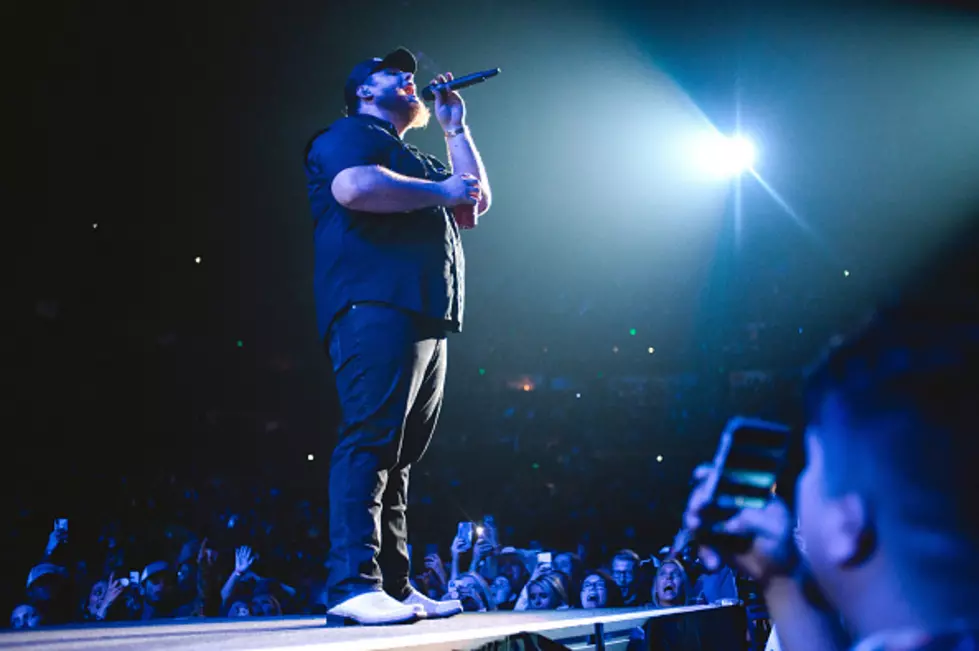Luke Combs To Stream Live In Support of Out-of-Work Bartenders